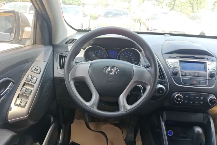 Used Hyundai ix35 2013 2.0L Automatic 2WD Comfort GL China IV Standard Steering Wheel