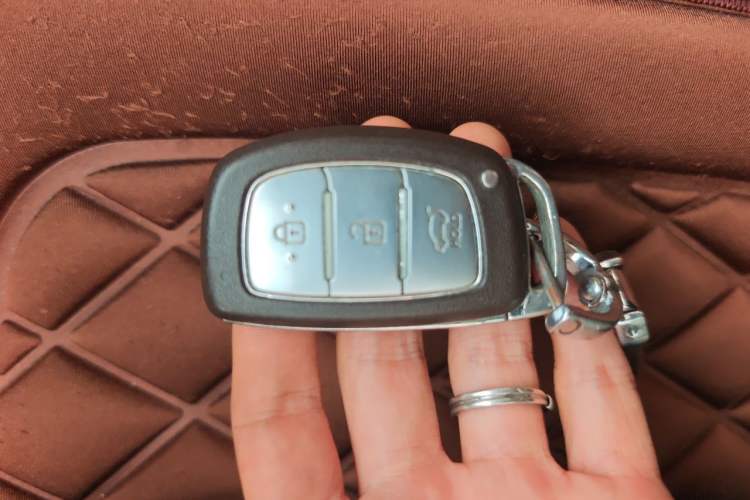 Used Hyundai ix35 2013 2.0L Automatic Two-Wheel Drive Smart GLS China IV Standard Vehicle Key