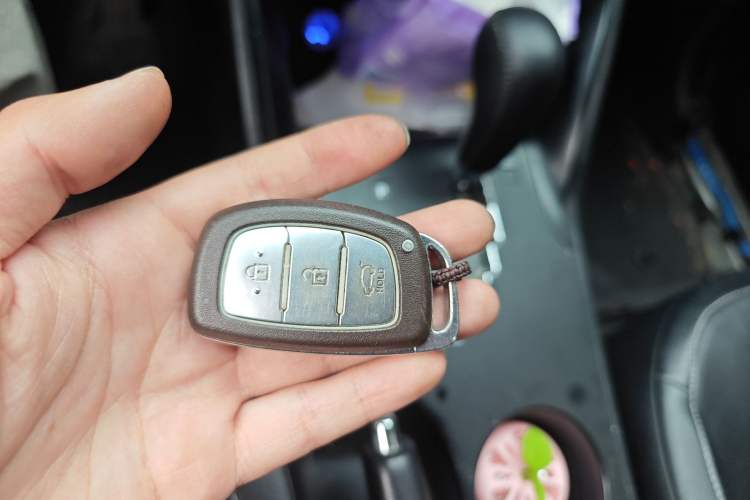 Used Hyundai ix35 2013 2.0L Automatic Two-Wheel Drive Smart GLS China IV Standard Vehicle Key