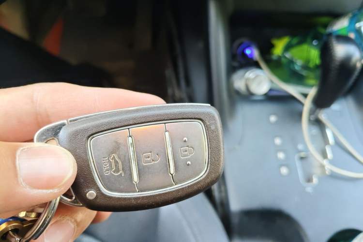 Used Hyundai ix35 2013 2.0L Automatic Two-Wheel Drive Smart GLS China IV Standard Vehicle Key