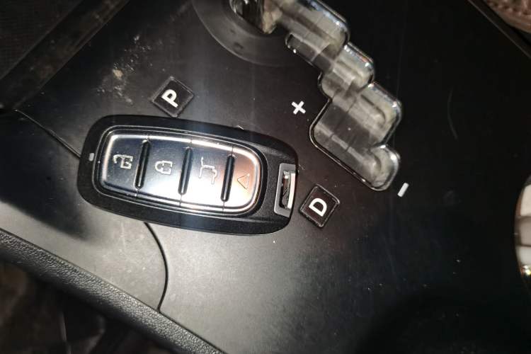 Used Hyundai ix35 2013 2.0L Automatic Two-Wheel Drive Smart GLS China IV Standard Vehicle Key
