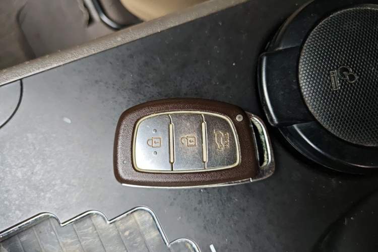 Used Hyundai ix35 2013 2.0L Automatic Two-Wheel Drive Smart GLS China IV Standard Vehicle Key