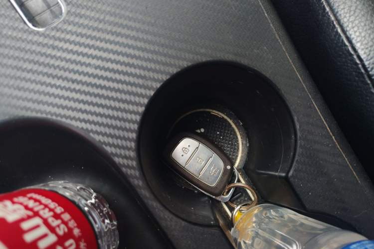 Used Hyundai ix35 2013 2.0L Automatic Two-Wheel Drive Smart GLS China IV Standard Vehicle Key