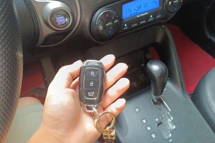 Used Hyundai ix35 2013 2.0L Automatic Two-Wheel Drive Smart GLS China IV Standard Vehicle Key