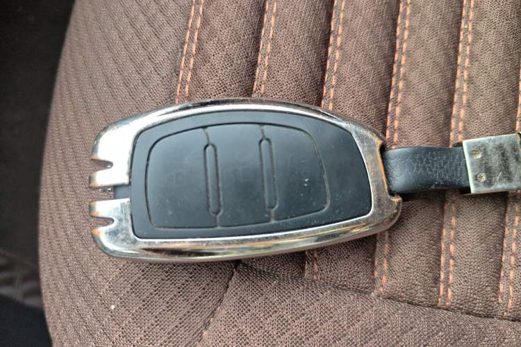Used Hyundai ix35 2013 2.0L Automatic Two-Wheel Drive Smart GLS China IV Standard Vehicle Key