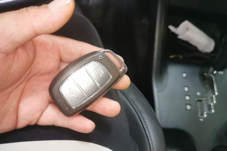 Used Hyundai ix35 2013 2.0L Automatic Two-Wheel Drive Smart GLS China IV Standard Vehicle Key