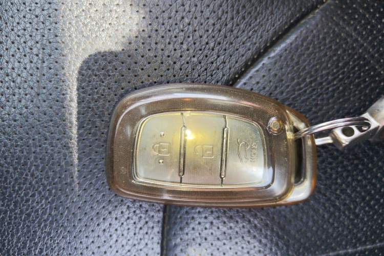 Used Hyundai ix35 2013 2.0L Automatic Two-Wheel Drive Smart GLS China IV Standard Vehicle Key