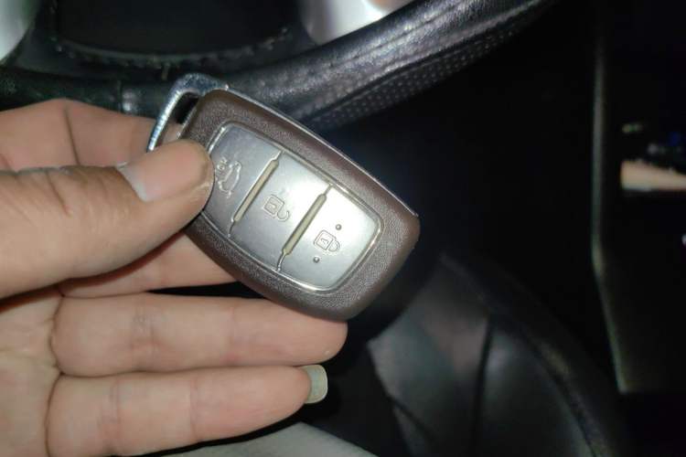 Used Hyundai ix35 2013 2.0L Automatic Two-Wheel Drive Smart GLS China IV Standard Vehicle Key