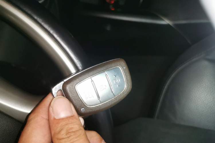 Used Hyundai ix35 2013 2.0L Automatic Two-Wheel Drive Smart GLS China IV Standard Vehicle Key