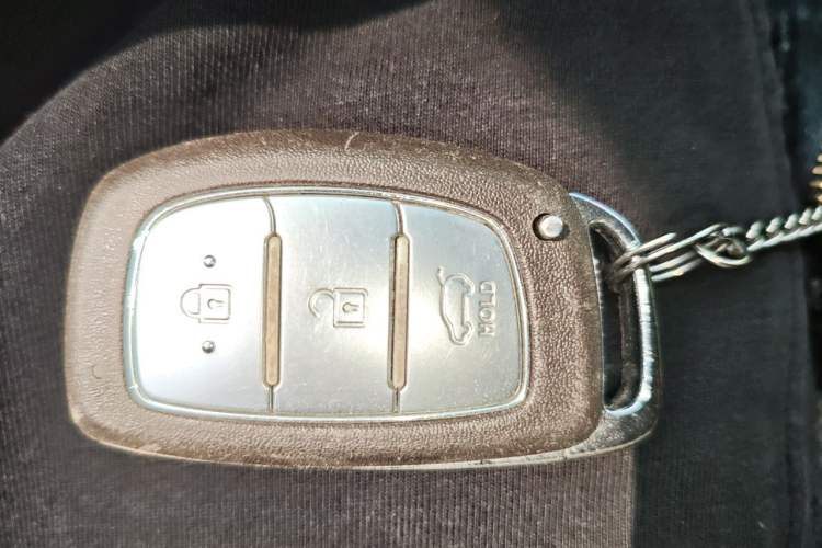 Used Hyundai ix35 2013 2.0L Automatic Two-Wheel Drive Smart GLS China IV Standard Vehicle Key