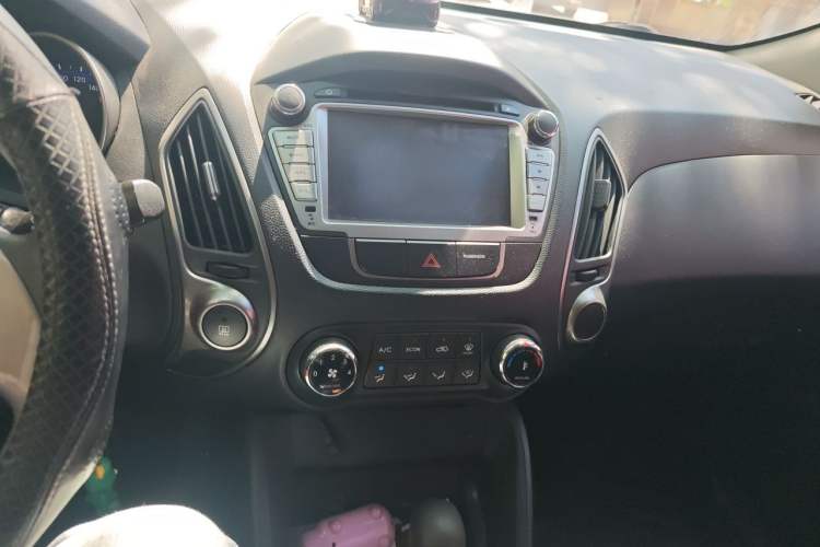 Used Hyundai ix35 2013 2.0L Automatic 4x4 Comfort GL China V Standard Audio And AC Panel