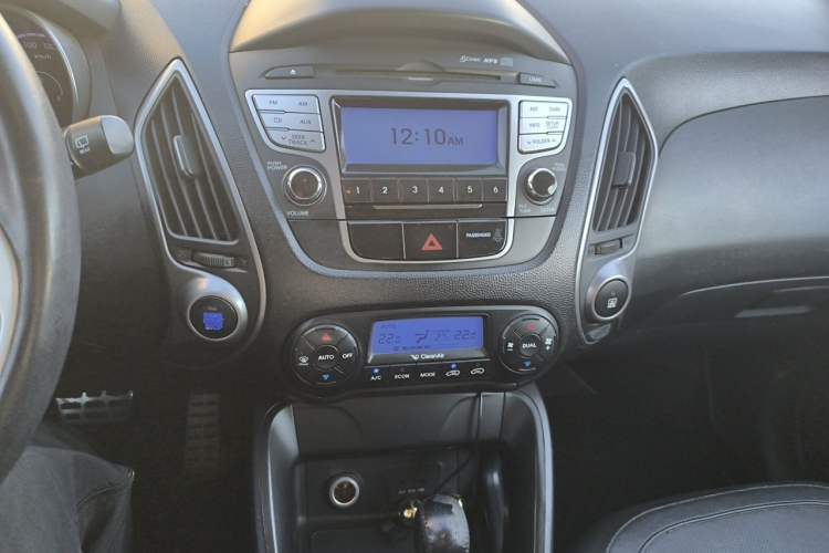 Used Hyundai ix35 2013 2.4L Automatic Two-Wheel Drive Leading GLX China V Standard Audio And AC Panel