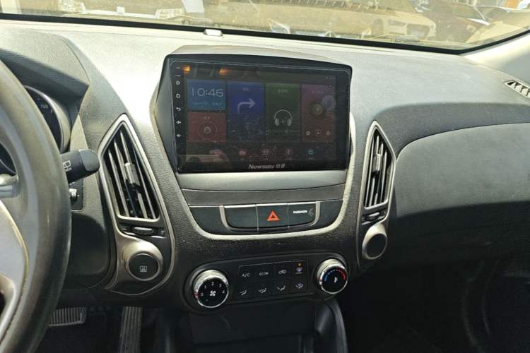 Used Hyundai ix35 2013 2.0L Automatic 2WD Comfort GL China IV Standard Audio And AC Panel