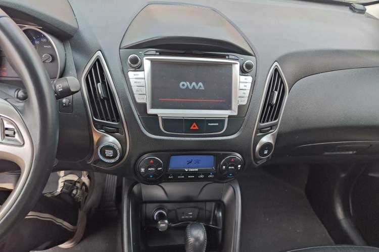 Used Hyundai ix35 2013 2.0L Automatic Two-Wheel Drive Smart GLS China IV Standard Audio And AC Panel