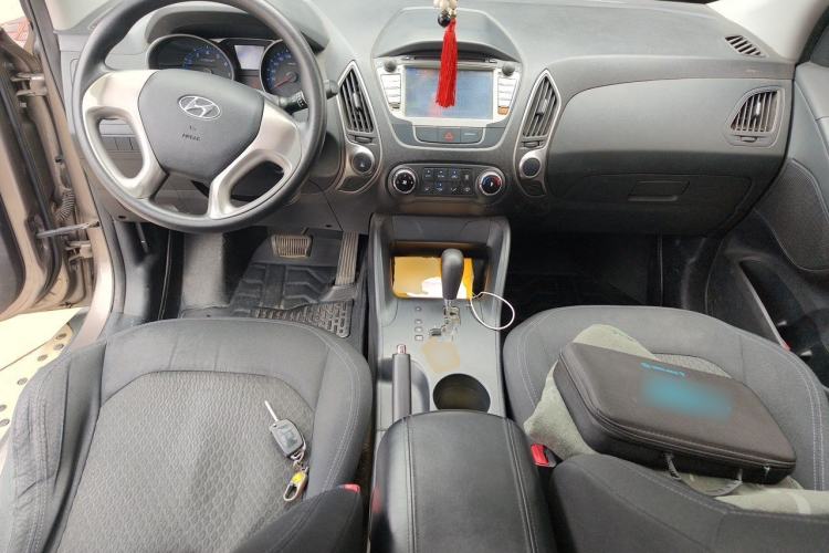 Used Hyundai ix35 2013 2.0L Automatic 2WD Comfort GL China IV Standard Center Console