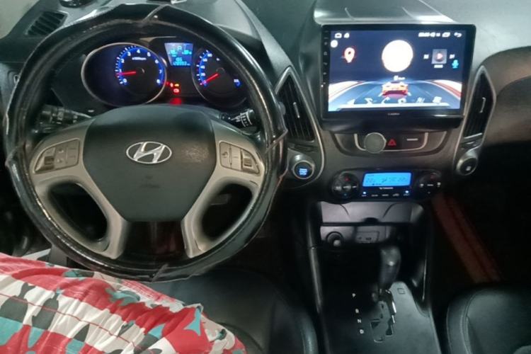 Used Hyundai ix35 2013 2.0L Automatic Two-Wheel Drive Smart GLS China IV Standard Center Console