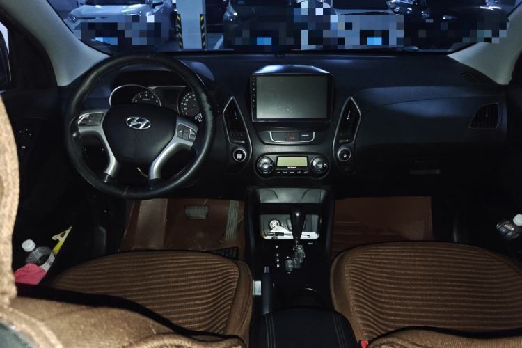 Used Hyundai ix35 2013 2.0L Automatic Two-Wheel Drive Smart GLS China IV Standard Center Console