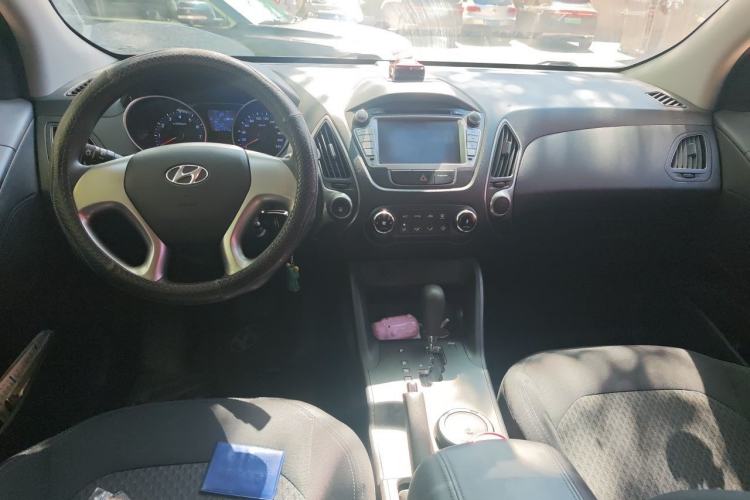 Used Hyundai ix35 2013 2.0L Automatic 4x4 Comfort GL China V Standard Center Console