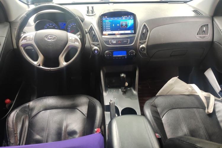 Used Hyundai ix35 2013 2.0L Automatic Two-Wheel Drive Smart GLS China V Standard Center Console