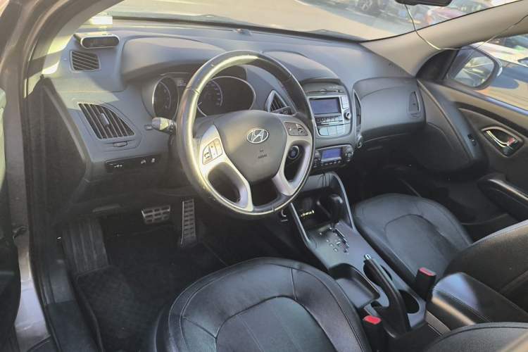 Used Hyundai ix35 2013 2.4L Automatic Two-Wheel Drive Leading GLX China V Standard Center Console