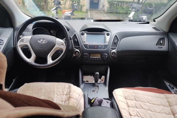 Used Hyundai ix35 2013 2.0L Automatic Two-Wheel Drive Smart GLS China V Standard Center Console