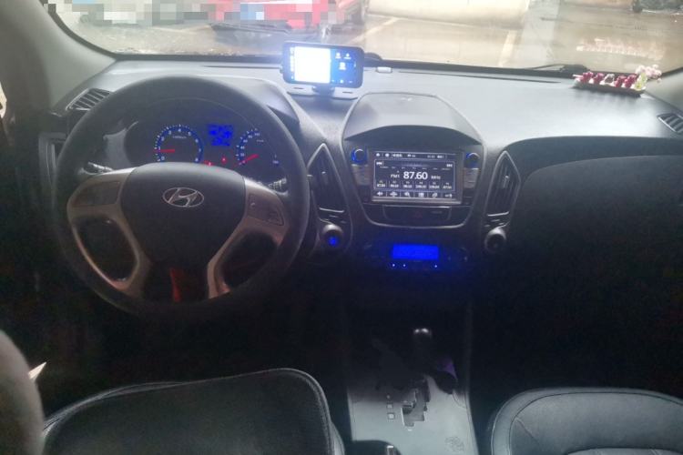 Used Hyundai ix35 2013 2.0L Automatic Two-Wheel Drive Smart GLS China IV Standard Center Console