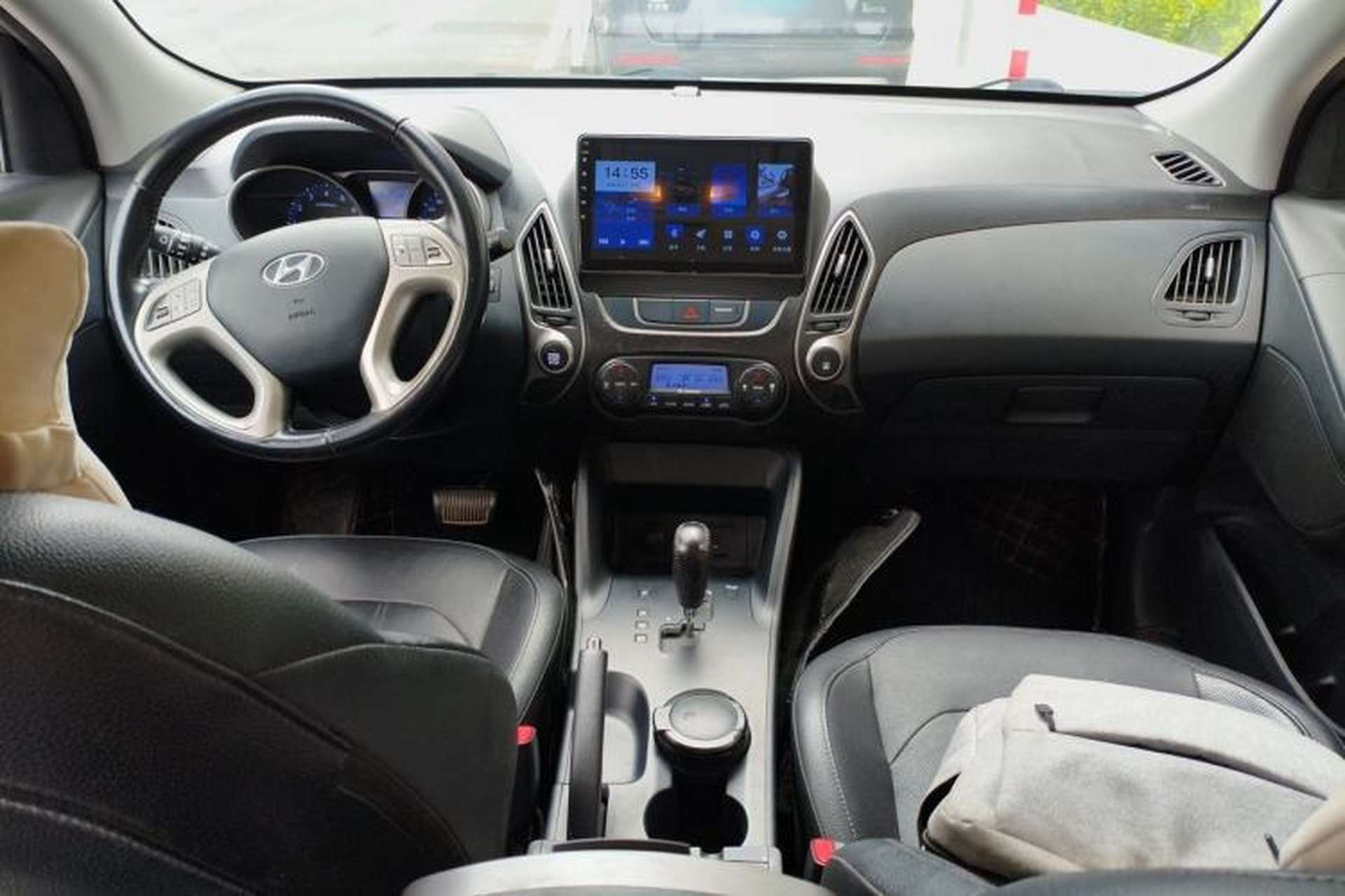 Used Hyundai ix35 2013 2.0L Automatic Two-Wheel Drive Smart GLS China IV Standard Center Console