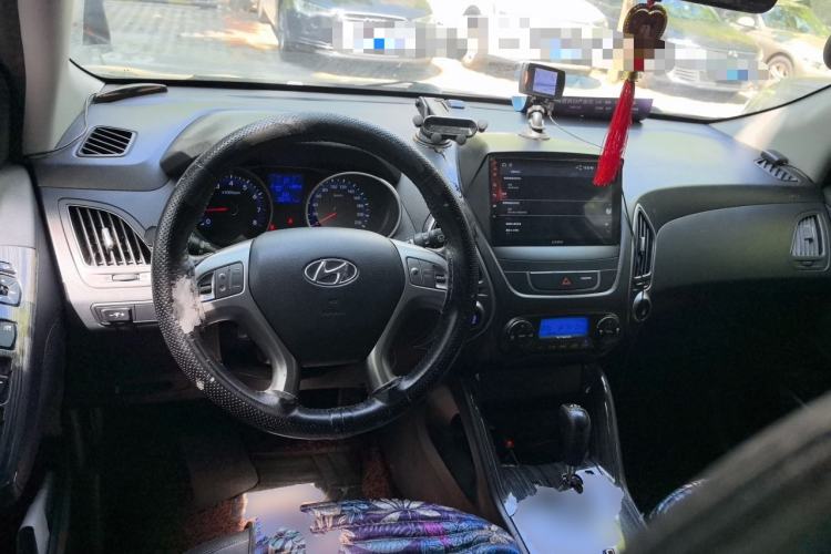 Used Hyundai ix35 2013 2.0L Automatic Two-Wheel Drive Smart GLS China IV Standard Center Console