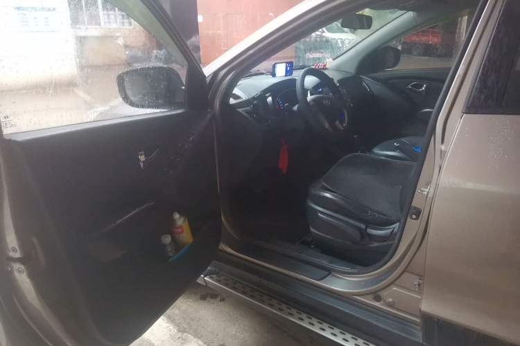 Used Hyundai ix35 2013 2.0L Automatic Two-Wheel Drive Smart GLS China IV Standard Driver Seat