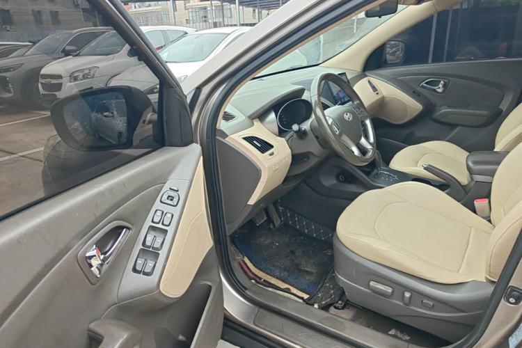 Used Hyundai ix35 2013 2.0L Automatic Two-Wheel Drive Smart GLS China IV Standard Driver Seat