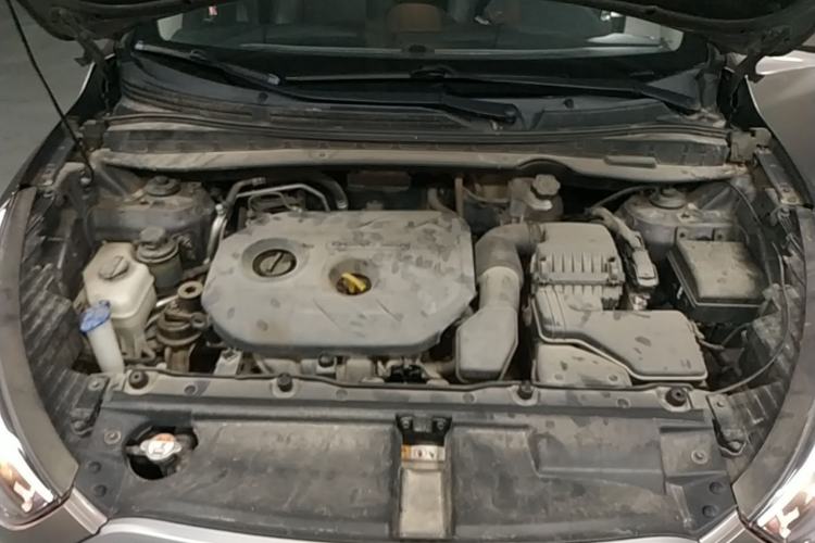 Used Hyundai ix35 2013 2.0L Automatic Two-Wheel Drive Smart GLS China IV Standard Engine Bay