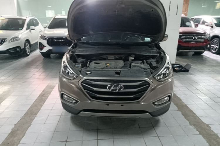 Used Hyundai ix35 2013 2.0L Automatic Two-Wheel Drive Smart GLS China IV Standard Engine Bay
