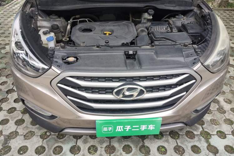 Used Hyundai ix35 2013 2.0L Automatic Two-Wheel Drive Smart GLS China V Standard Engine Bay