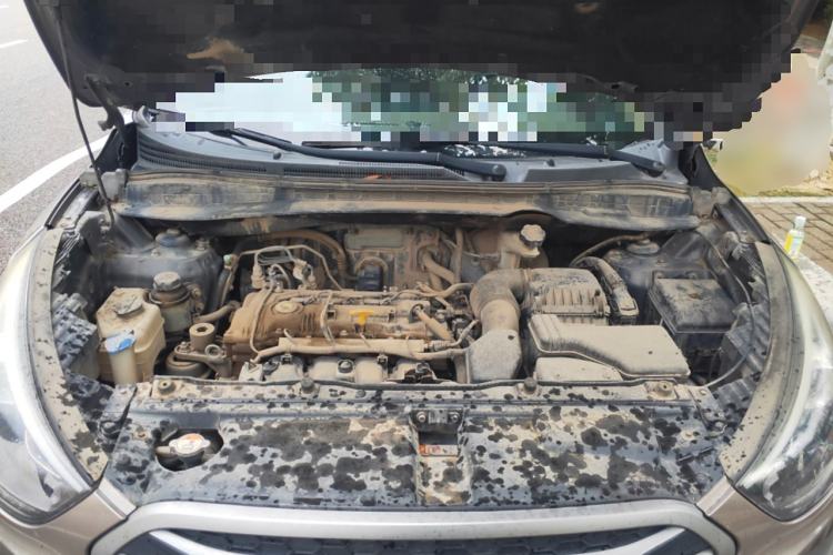 Used Hyundai ix35 2013 2.0L Automatic Two-Wheel Drive Smart GLS China IV Standard Engine Bay