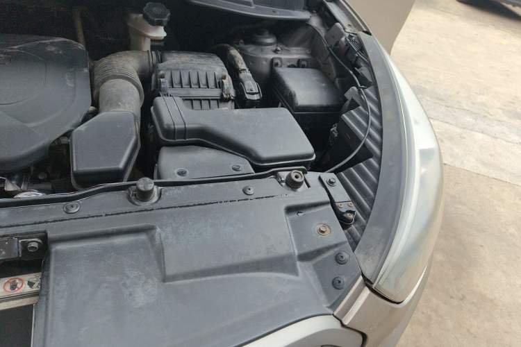 Used Hyundai ix35 2013 2.0L Automatic 2WD Comfort GL China IV Standard Engine Bay Left