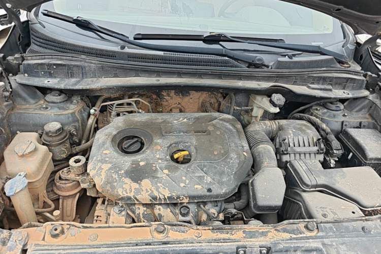 Used Hyundai ix35 2013 2.0L Automatic Two-Wheel Drive Smart GLS China IV Standard Engine Bay