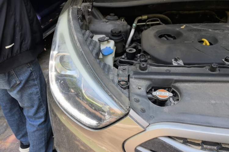 Used Hyundai ix35 2013 2.0L Automatic Two-Wheel Drive Smart GLS China IV Standard Engine Bay Right