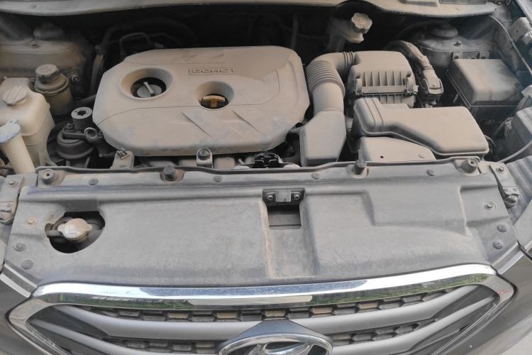 Used Hyundai ix35 2013 2.0L Automatic Two-Wheel Drive Smart GLS China IV Standard Engine Bay
