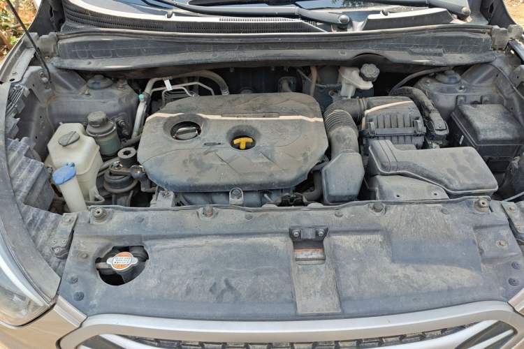Used Hyundai ix35 2013 2.0L Automatic Two-Wheel Drive Smart GLS China IV Standard Engine Bay