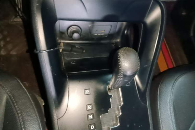 Used Hyundai ix35 2013 2.0L Automatic Two-Wheel Drive Smart GLS China IV Standard Gear Lever