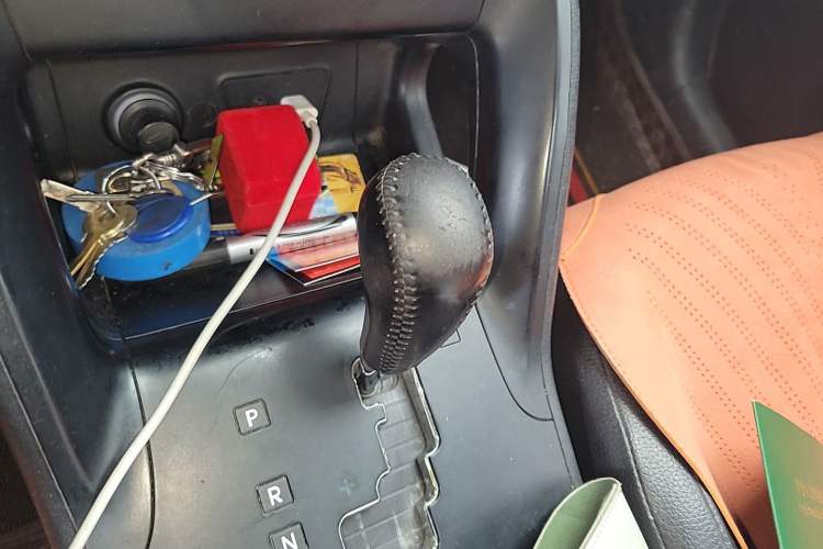Used Hyundai ix35 2013 2.0L Automatic Two-Wheel Drive Smart GLS China IV Standard Gear Lever