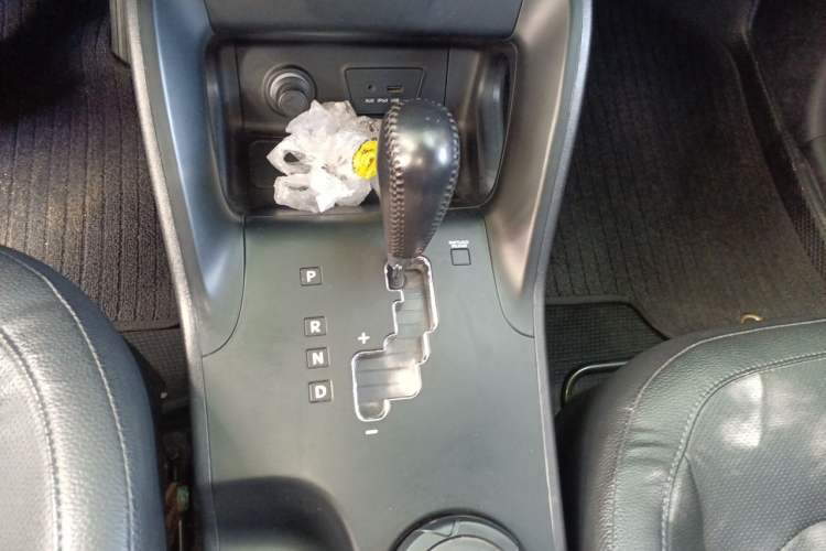 Used Hyundai ix35 2013 2.0L Automatic Two-Wheel Drive Smart GLS China IV Standard Gear Lever