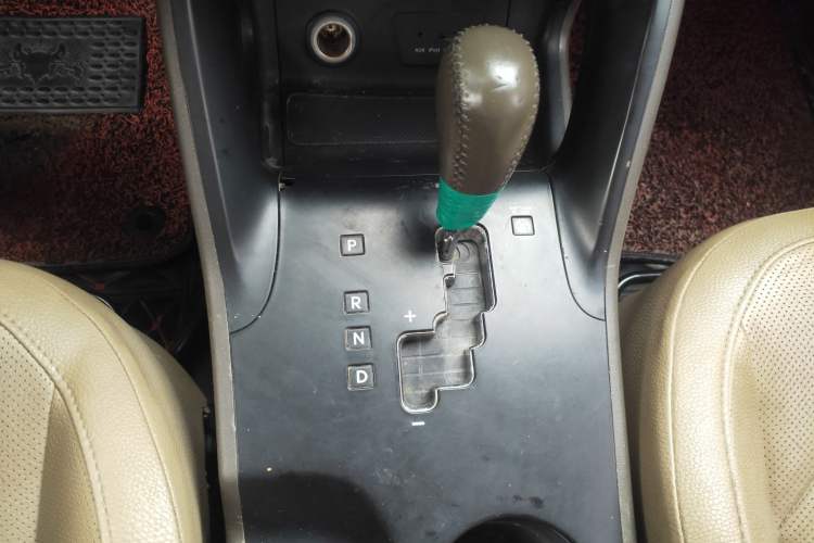 Used Hyundai ix35 2013 2.0L Automatic Two-Wheel Drive Smart GLS China IV Standard Gear Lever