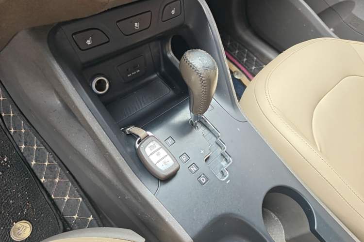 Used Hyundai ix35 2013 2.0L Automatic Two-Wheel Drive Smart GLS China IV Standard Gear Lever