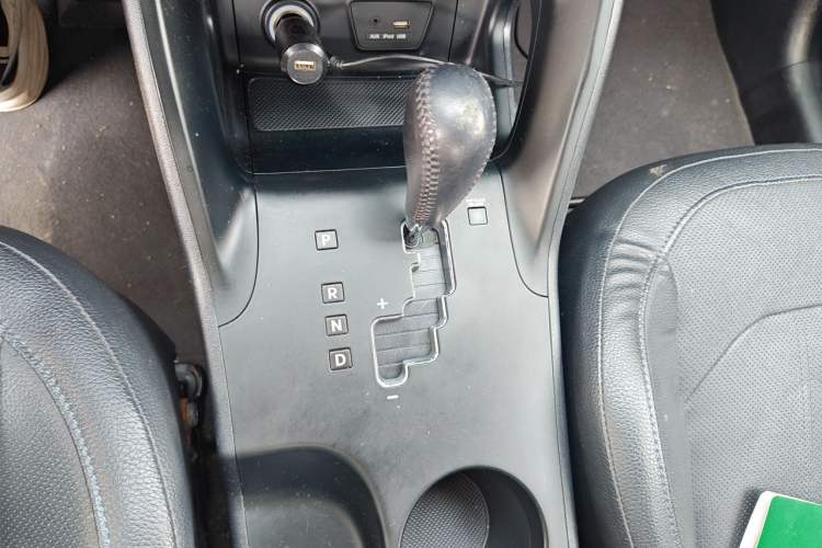 Used Hyundai ix35 2013 2.0L Automatic Two-Wheel Drive Smart GLS China IV Standard Gear Lever