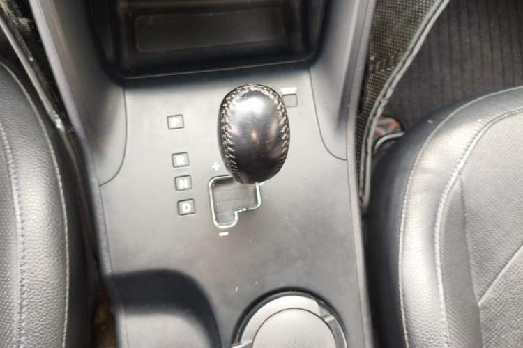 Used Hyundai ix35 2013 2.0L Automatic Two-Wheel Drive Smart GLS China IV Standard Gear Lever