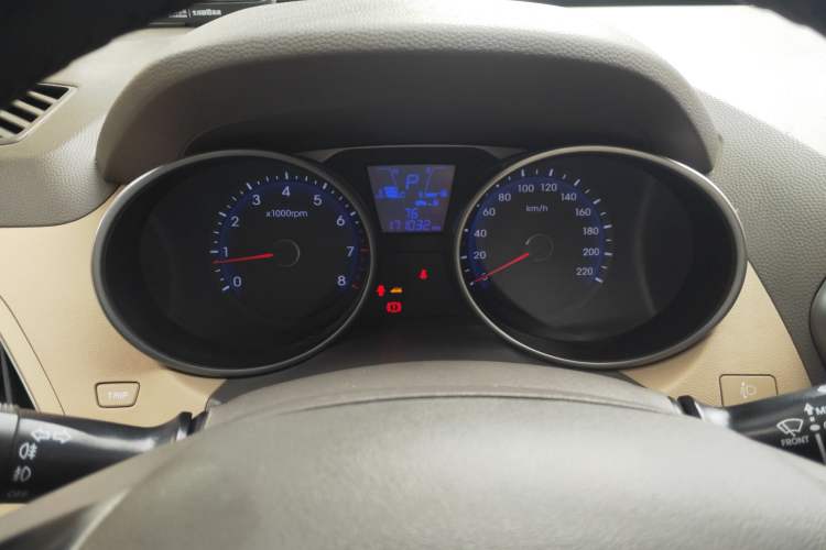 Used Hyundai ix35 2013 2.0L Automatic Two-Wheel Drive Smart GLS China IV Standard Instrument Cluster