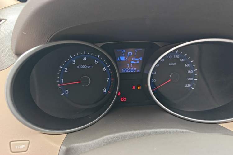 Used Hyundai ix35 2013 2.0L Automatic Two-Wheel Drive Smart GLS China IV Standard Instrument Cluster
