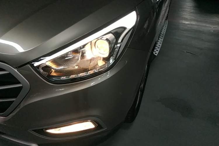 Used Hyundai ix35 2013 2.0L Automatic Two-Wheel Drive Smart GLS China IV Standard Left Front Headlight