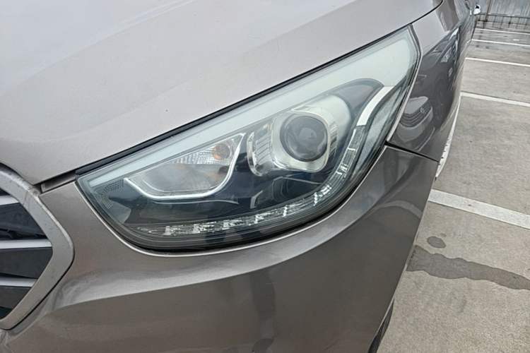 Used Hyundai ix35 2013 2.0L Automatic Two-Wheel Drive Smart GLS China IV Standard Left Front Headlight